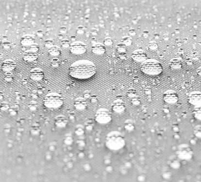 Grauer wasserdichter Ecotent® Zeltstoff mit Wassertropfen.